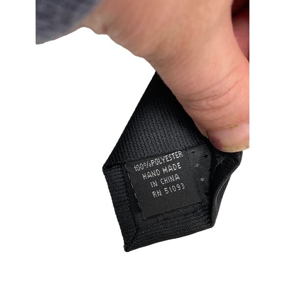 Hallmark Yule Tie Greetings Snowflakes Holiday Novelty Vintage Necktie - Picture 6 of 7